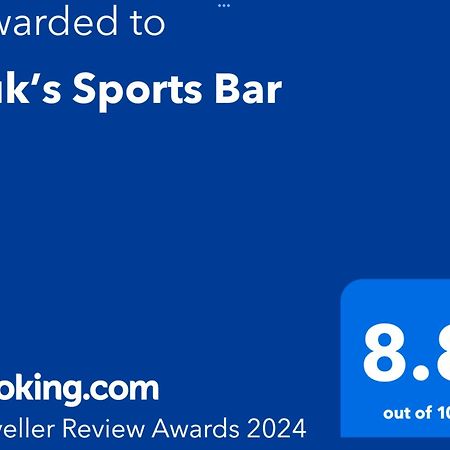 Tuk'S Sports Bar Hotell Pattaya Exteriör bild